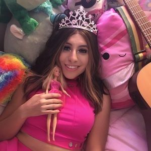 Meet your Posher, Zeena